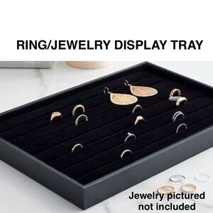HILDIE & JO Black Velvet Ring Display black tray size  4" NWT